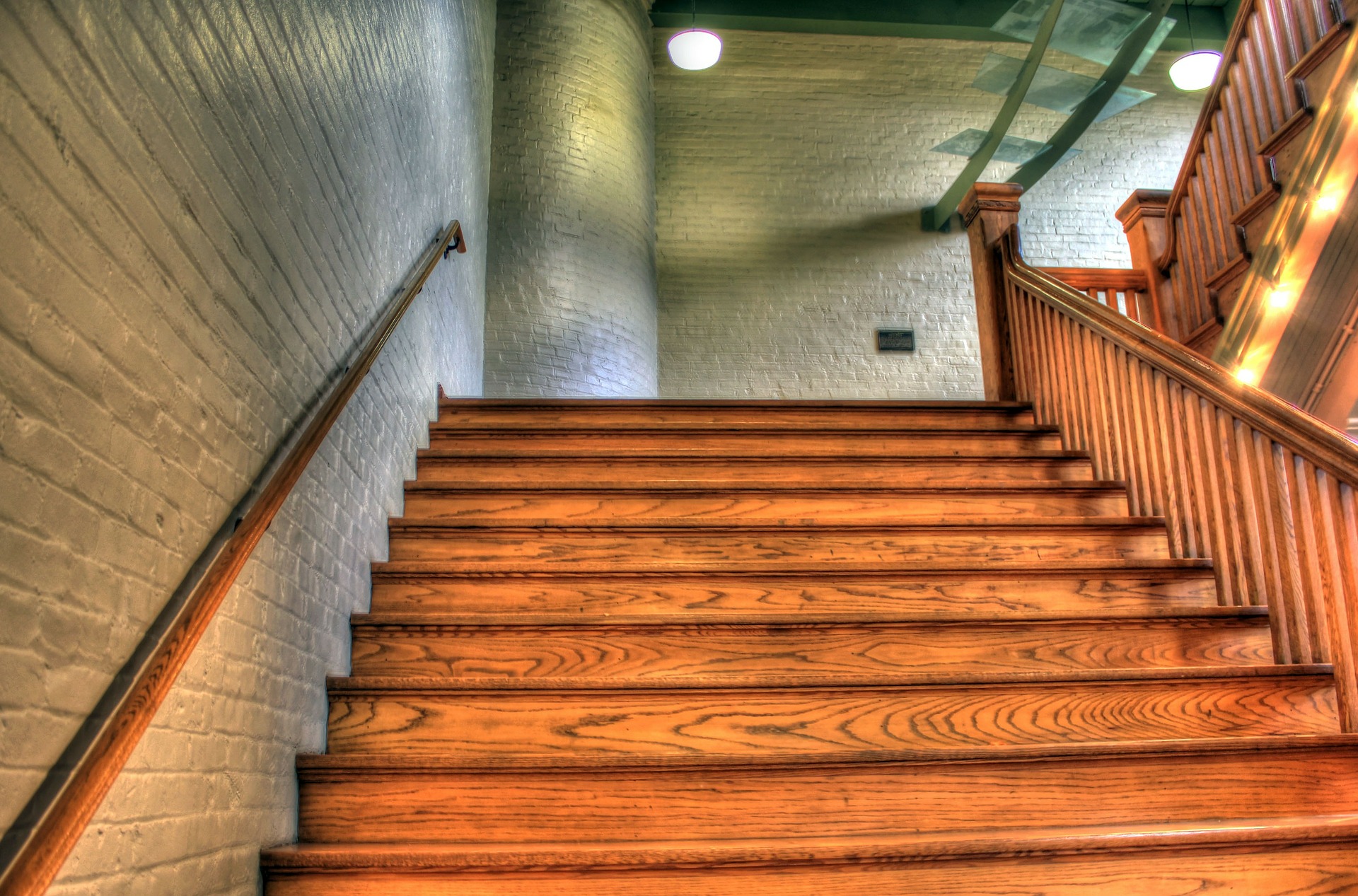 Escaliers en bois modernes –  Ce que vous devez savoir avant de construire vos propres escaliers en bois