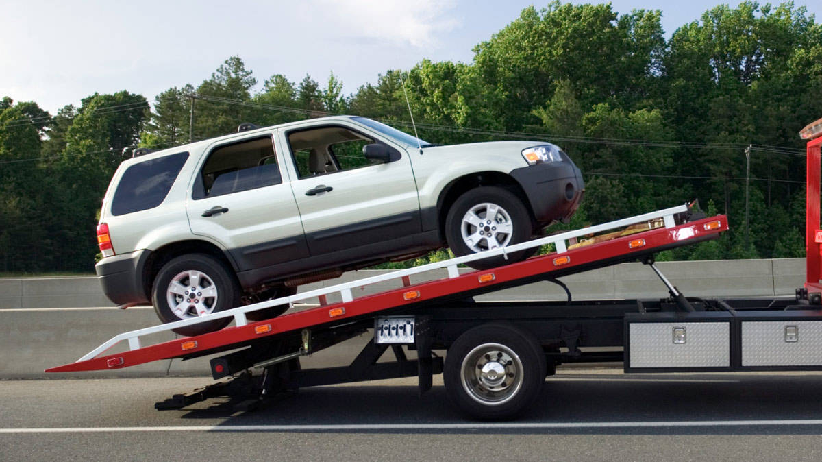 Why You Need To Use a Towing Service