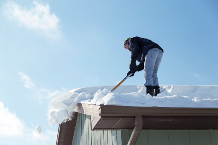 Déneigement de votre toiture à Gatineau